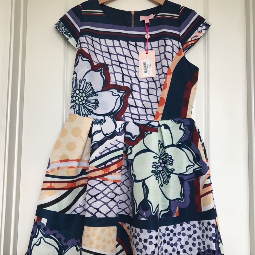 Ted Baker London White and Blue Flutter Sleeve Mini Dress size 4 TB, USA= 8-10. - Picture 4 of 7